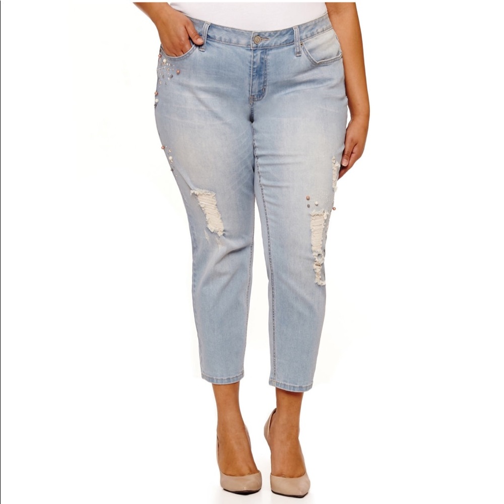 Boutique + Embellished Jean Capris